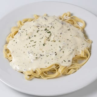 Fettuccine Alfredo (Family Feast)